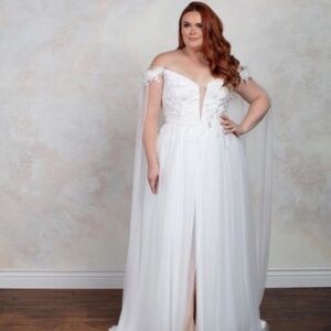 Never worn Barbara Kavchok wedding gown.